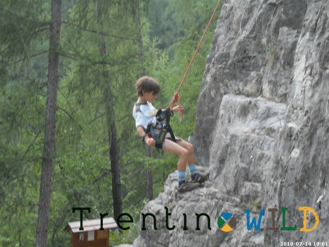 Giovanissimi alle prese con il climbing.jpg